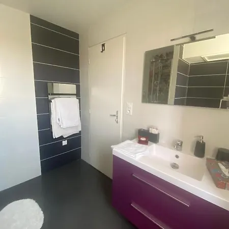 Chambre Avec Salle De Bain Privee Dans Maison Bourges Extérieur photo