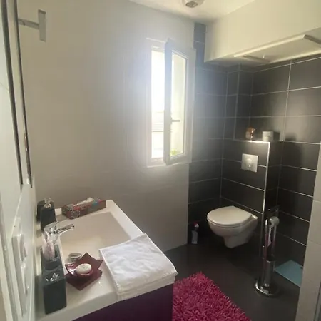 Chambre Avec Salle De Bain Privee Dans Maison Bourges Extérieur photo